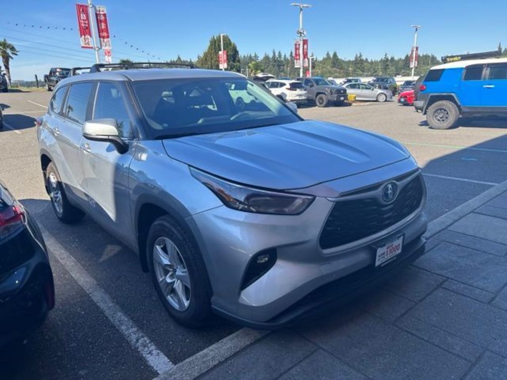 Used 2023 Toyota Highlander Hybrid LE SUV