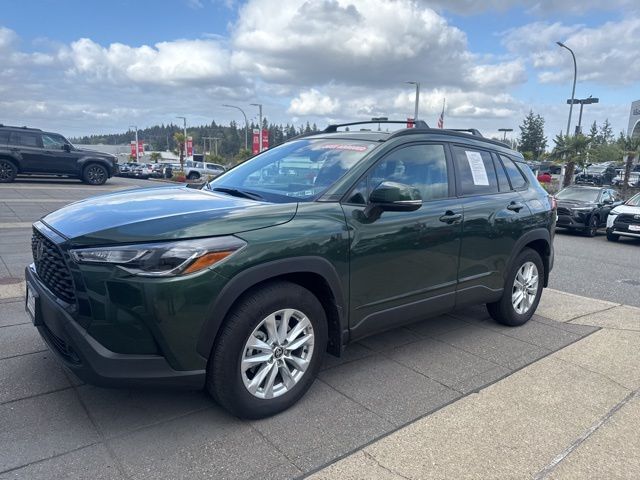 2024 Toyota Corolla Cross LE photo 3