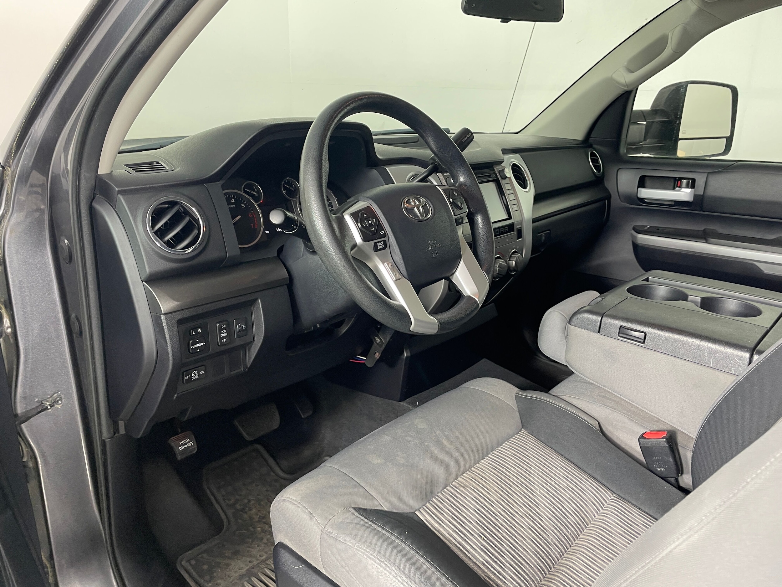 2014 Toyota Tundra 4x4 SR5 5.7L V8 photo 3