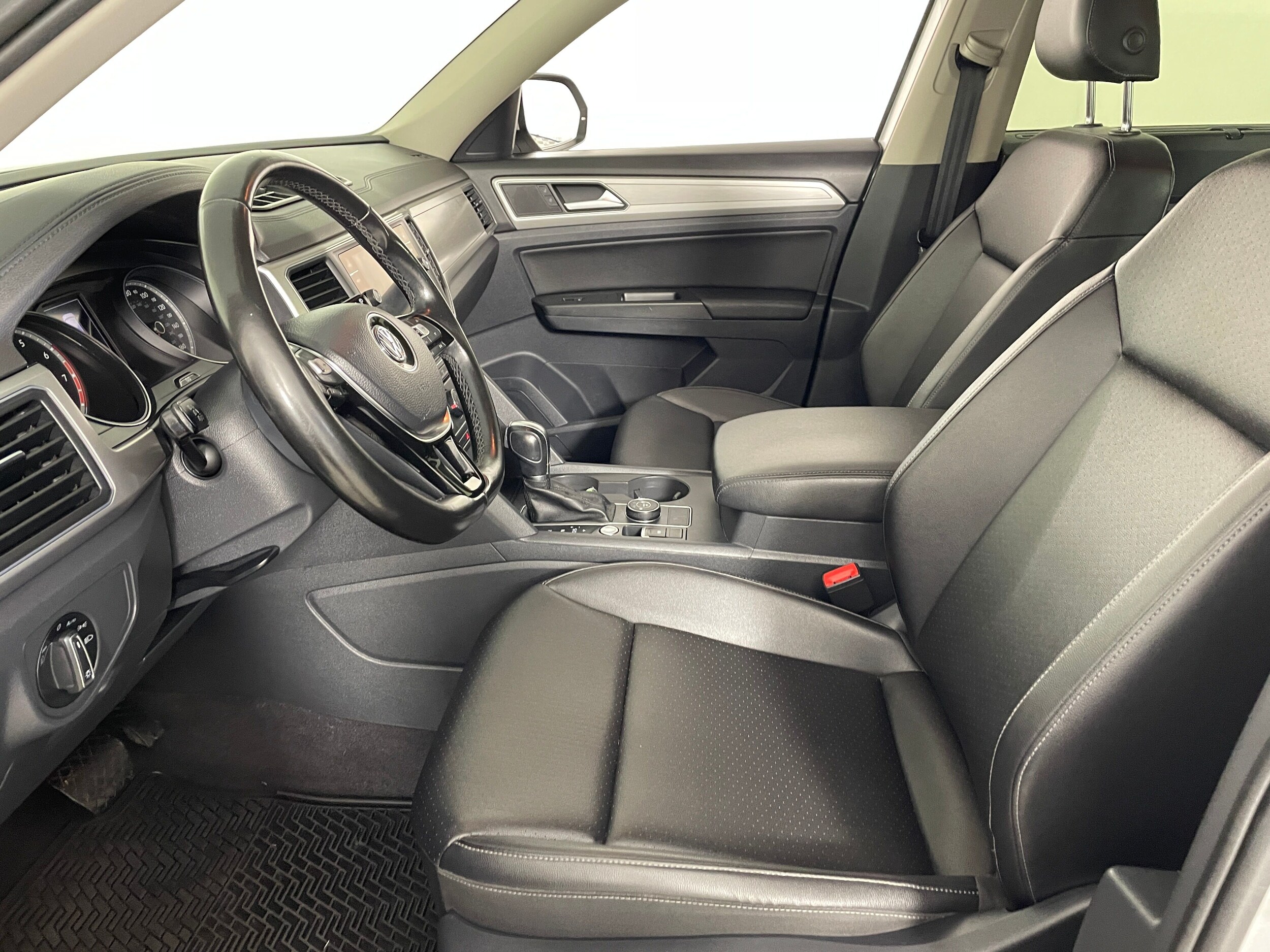 2018 Volkswagen Atlas V6 SE photo 2