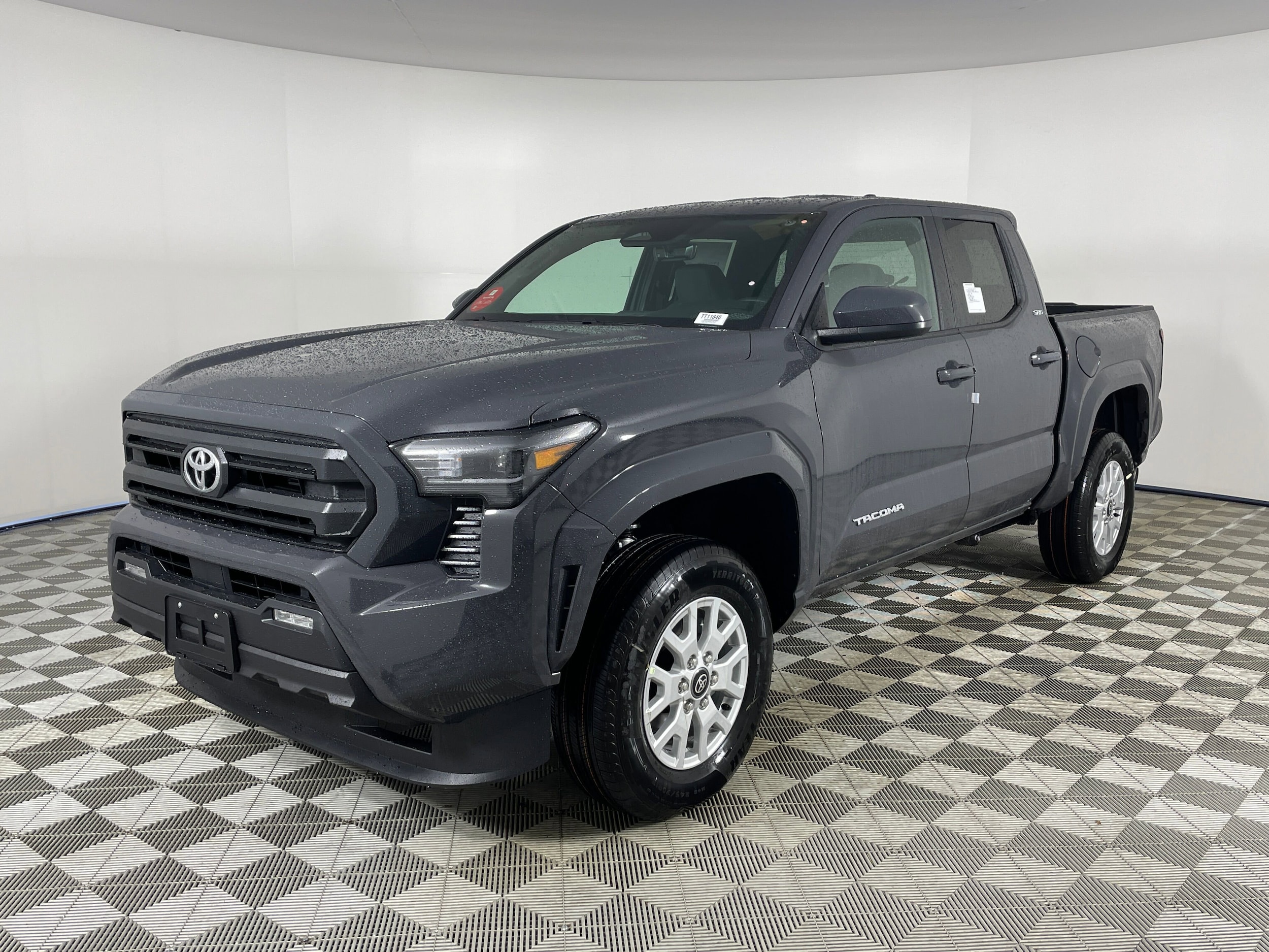 2025 Toyota Tacoma SR5's photo
