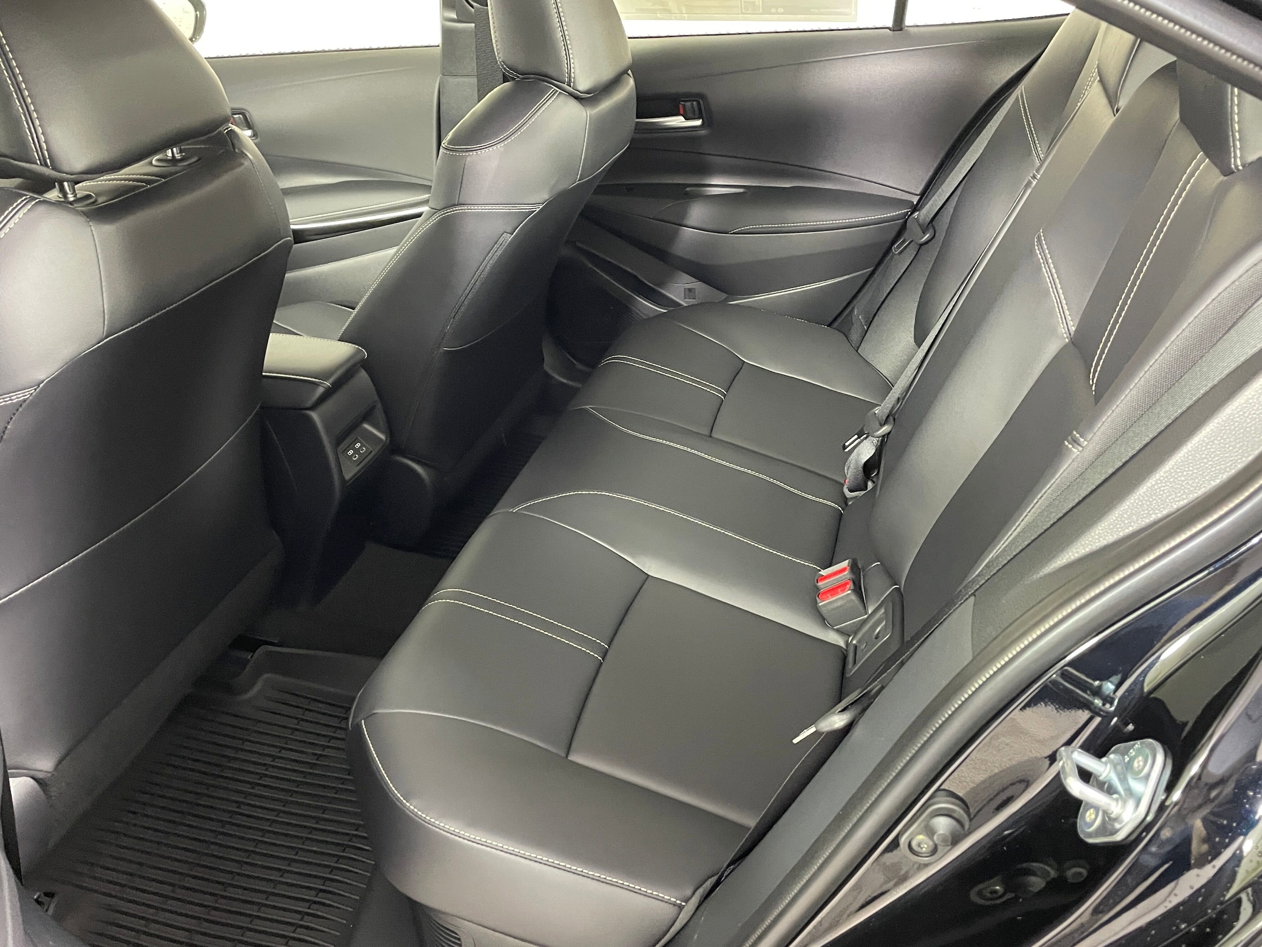 2026 Toyota Corolla Hybrid XLE photo 4