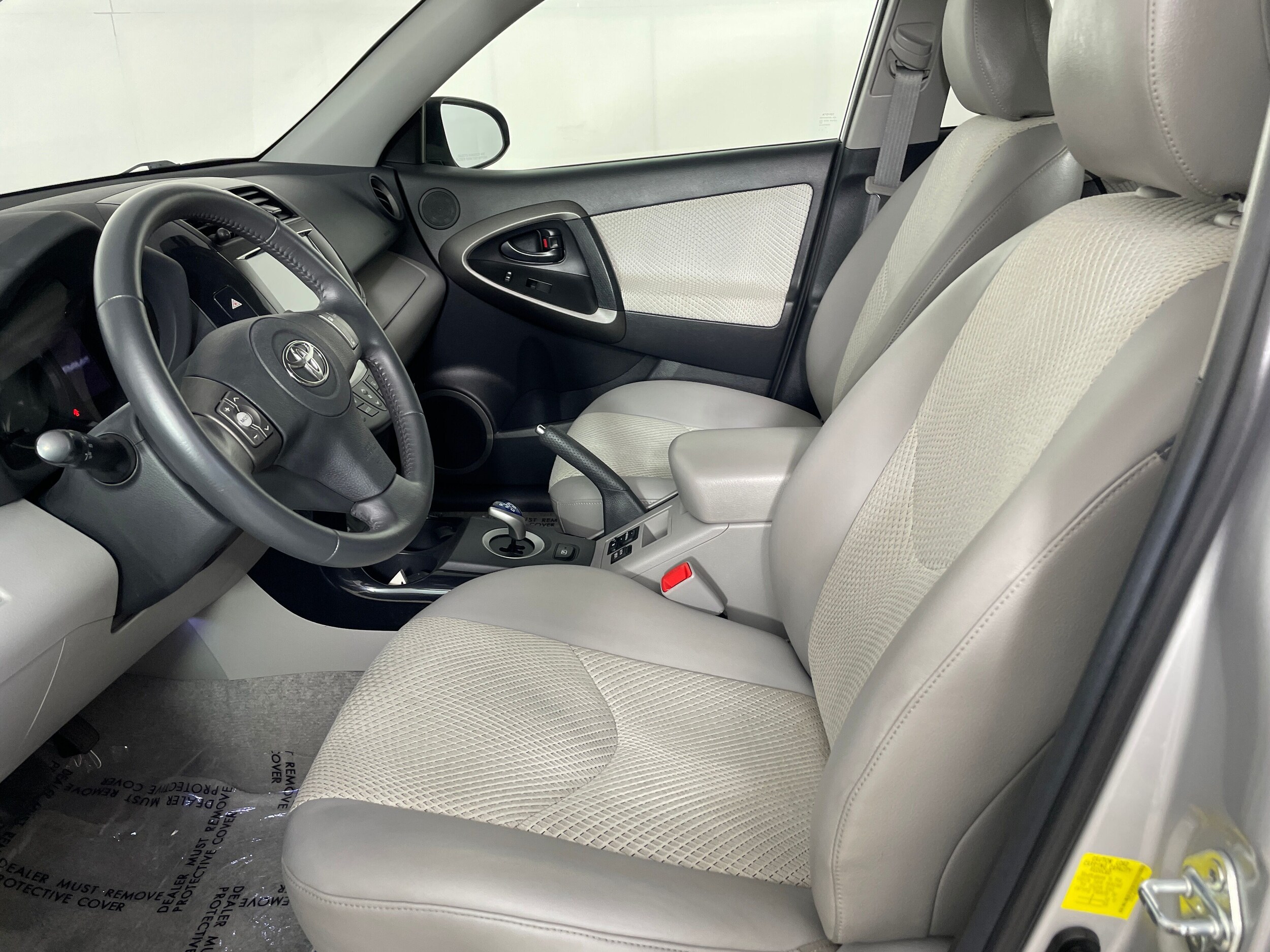 2014 Toyota RAV4 Base photo 3