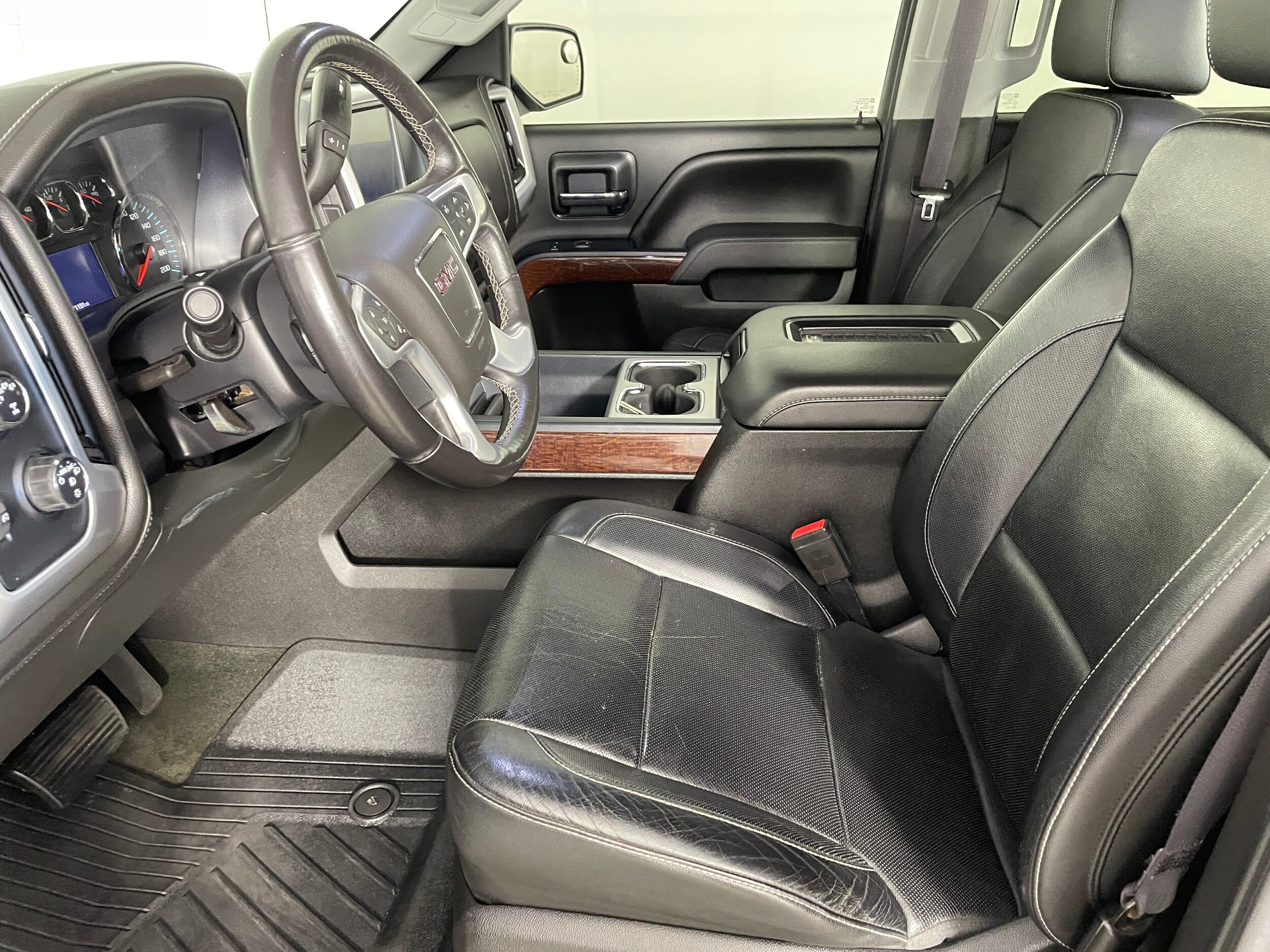 2017 Gmc Sierra 1500 SLT photo 2