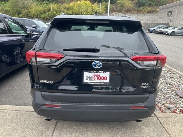 2020 Toyota RAV4 Hybrid XLE photo 3
