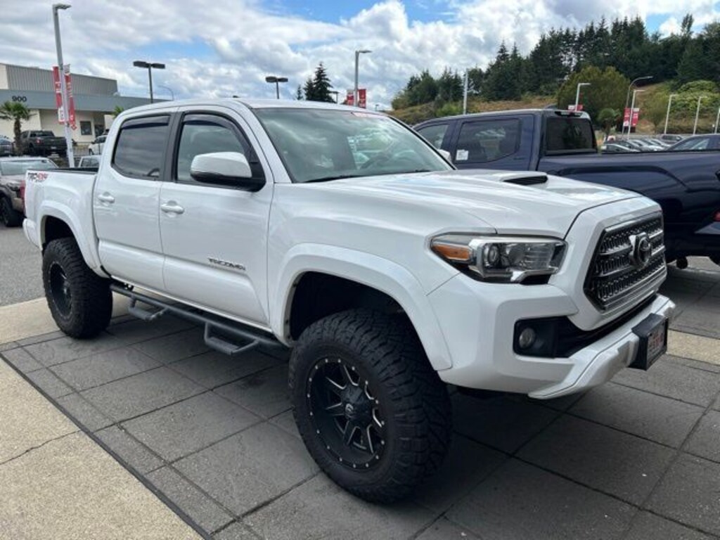 Used 2016 Toyota Tacoma SR5 V6 Truck Double Cab