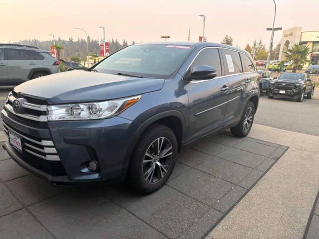 Used 2019 Toyota Highlander LE Plus V6 SUV