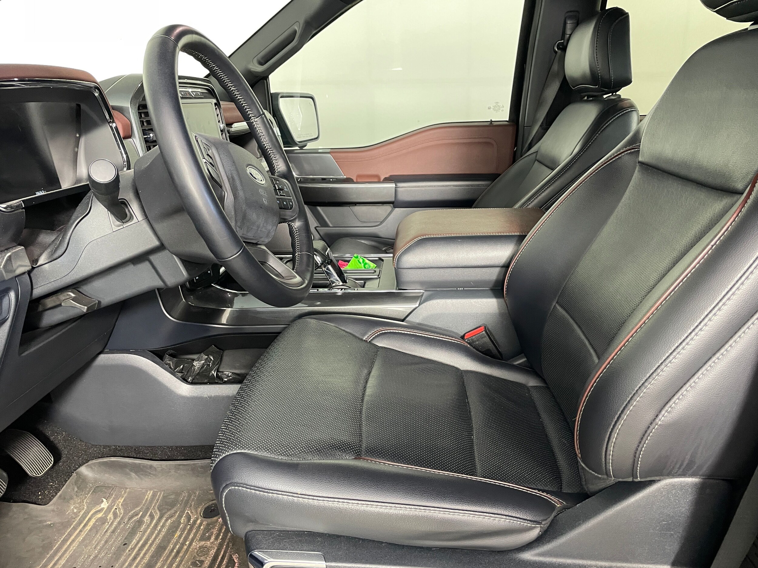 2021 Ford F-150 Lariat photo 2