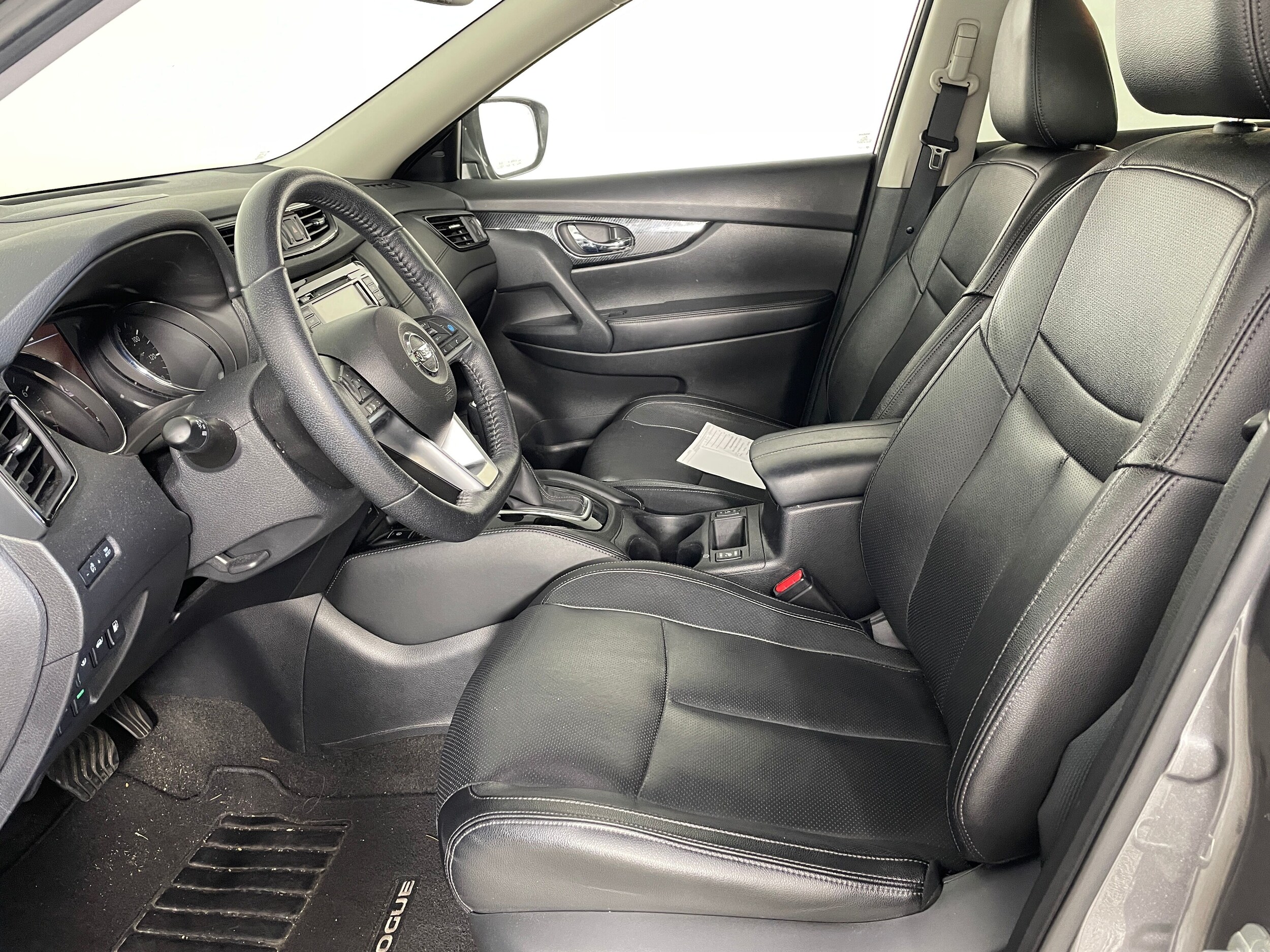 2020 Nissan Rogue SL photo 2