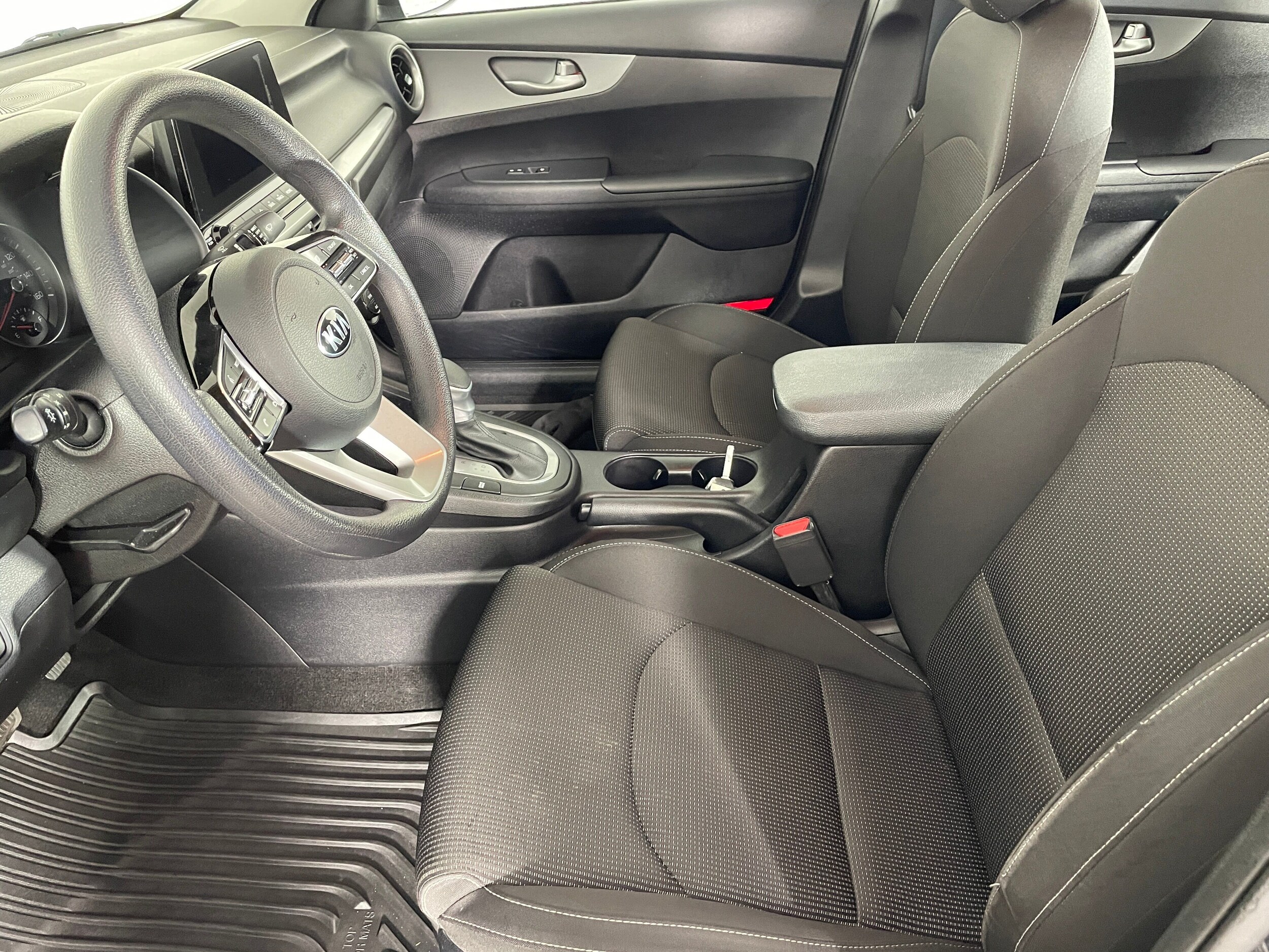 2019 Kia Forte LXS photo 2