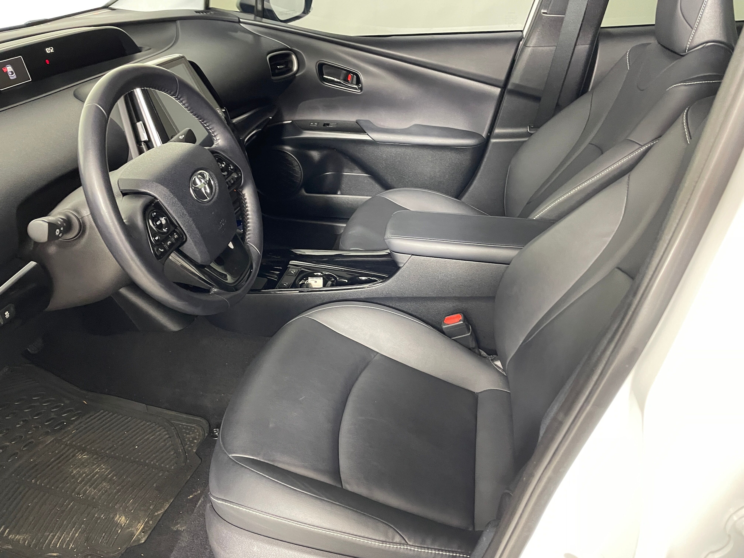 2021 Toyota Prius Prime Limited - Photo 2