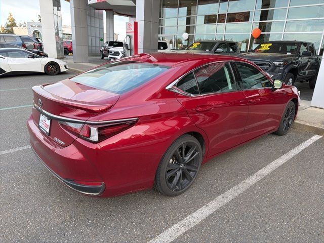 2023 LEXUS ES 300h photo 3