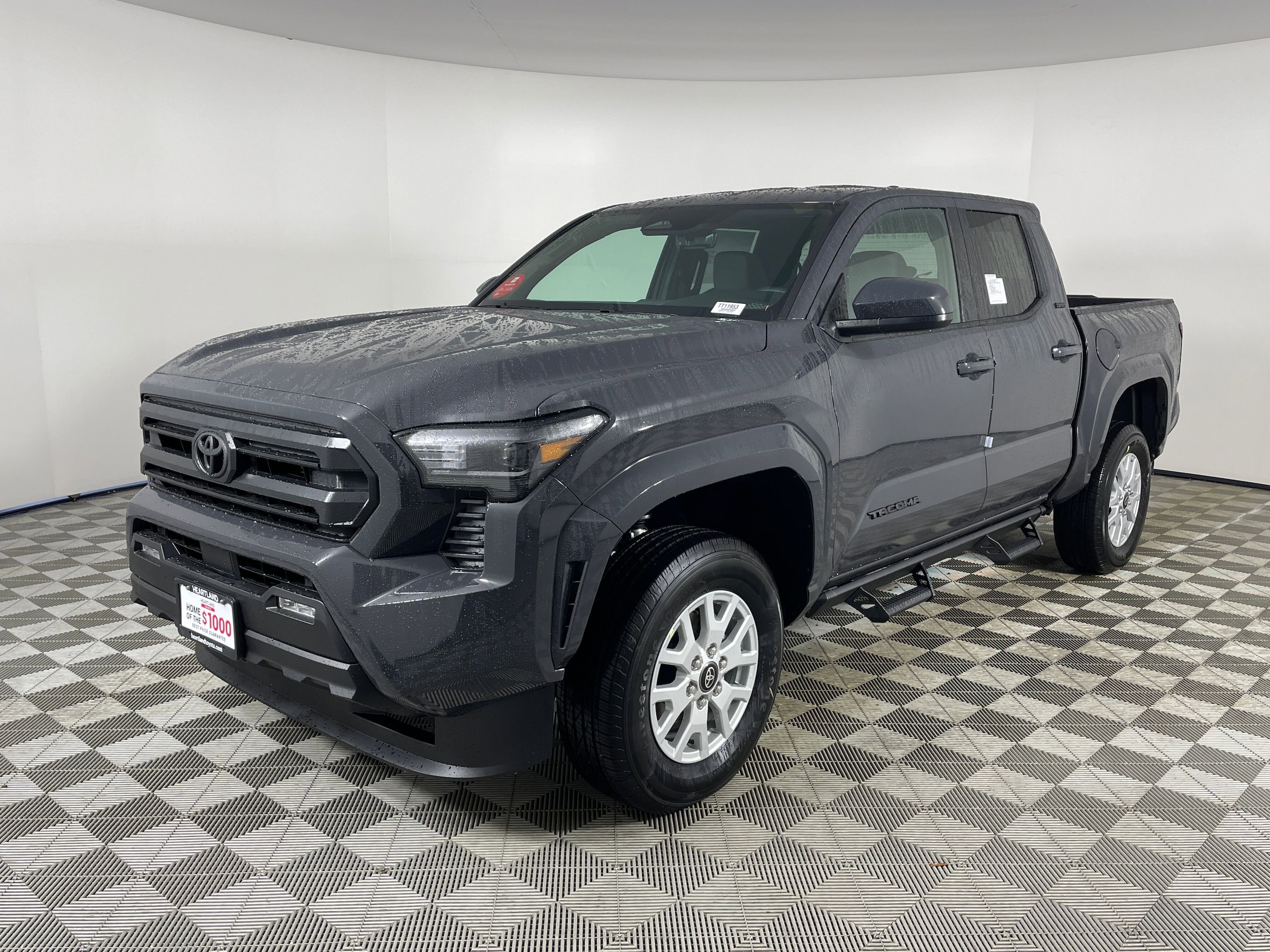 2025 Toyota Tacoma SR5's photo