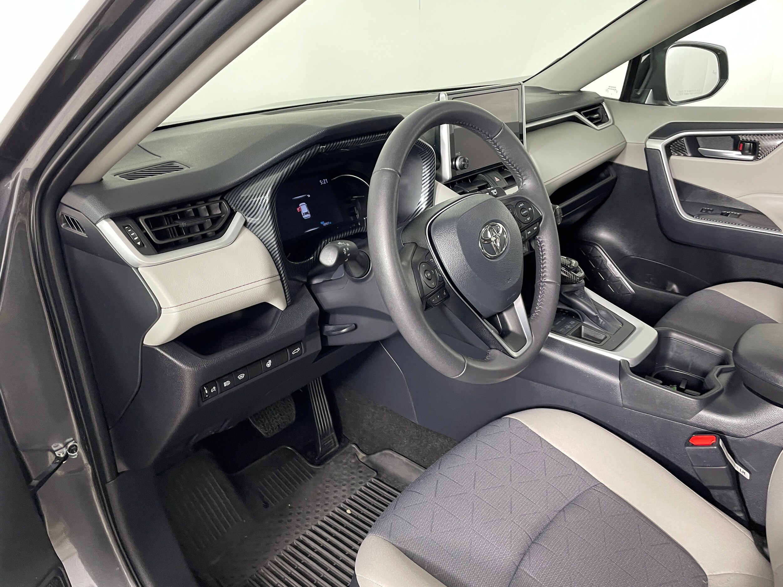 2024 Toyota RAV4 XLE photo 3