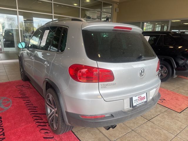 2017 Volkswagen Tiguan 2.0T SEL 4MOTION photo 4