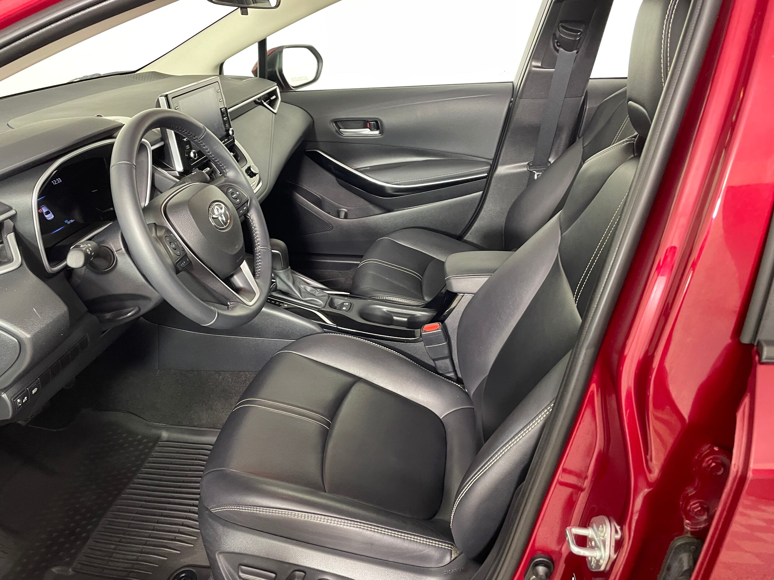 2022 Toyota Corolla XLE photo 2