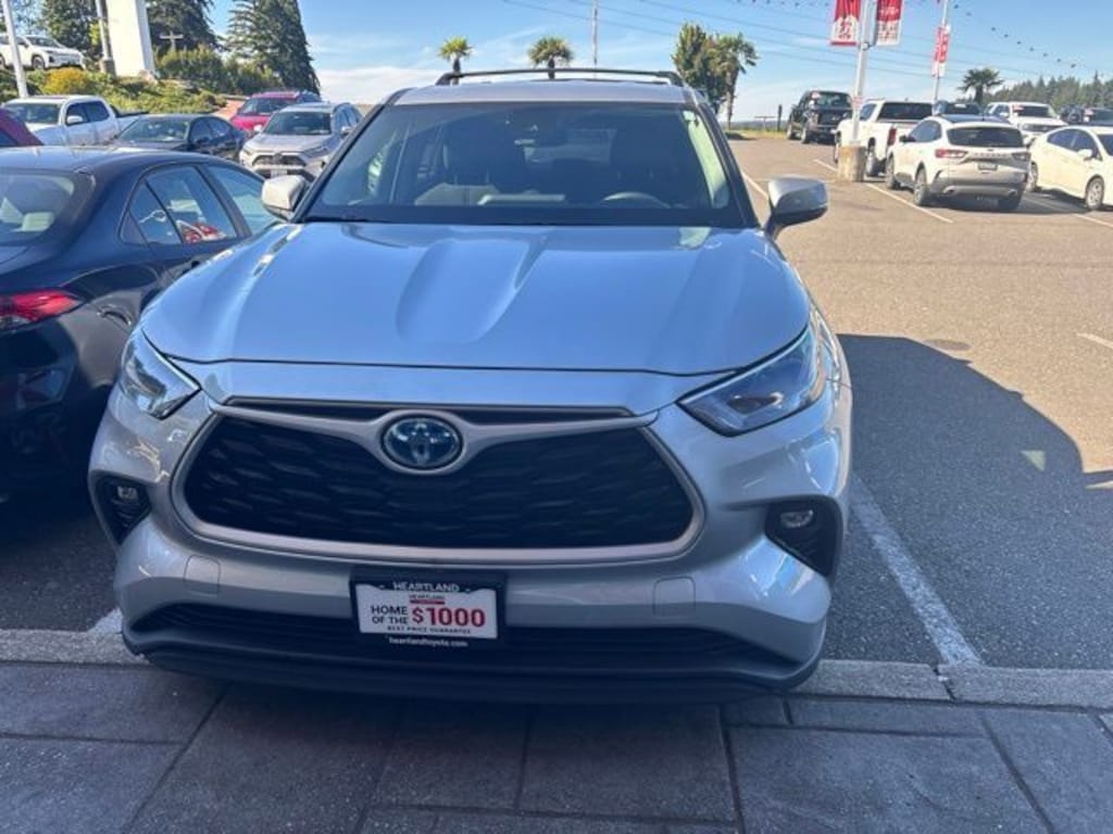 Used 2023 Toyota Highlander Hybrid LE SUV