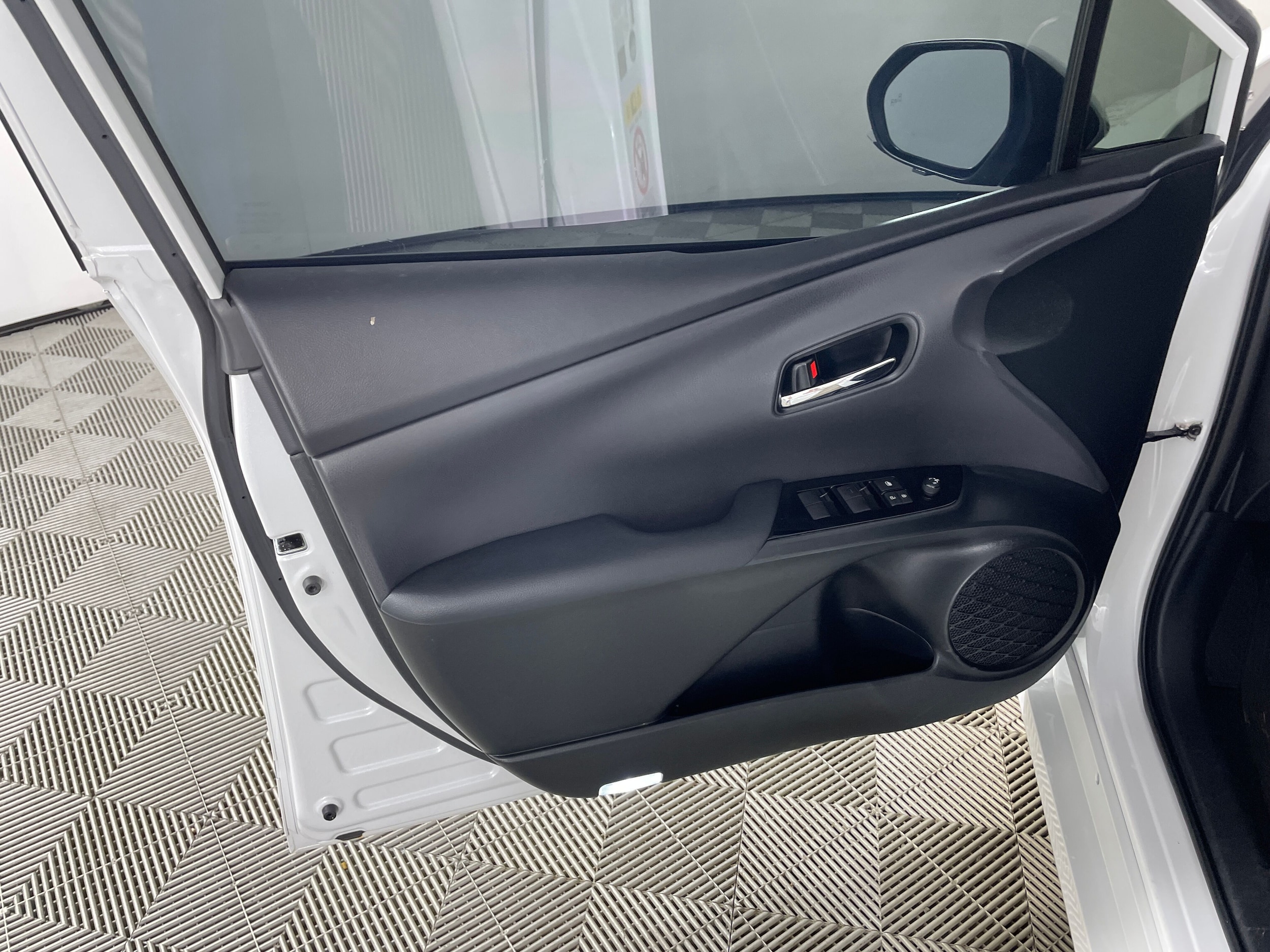 2021 Toyota Prius Prime Limited - Photo 11