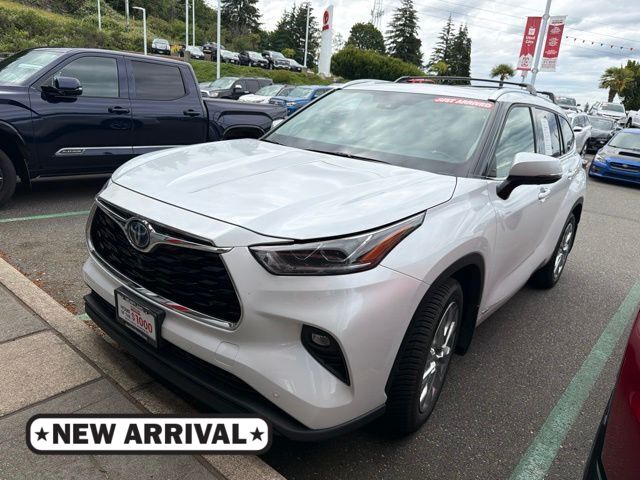 2022 Toyota Highlander Limited Hybrid 4x4's photo