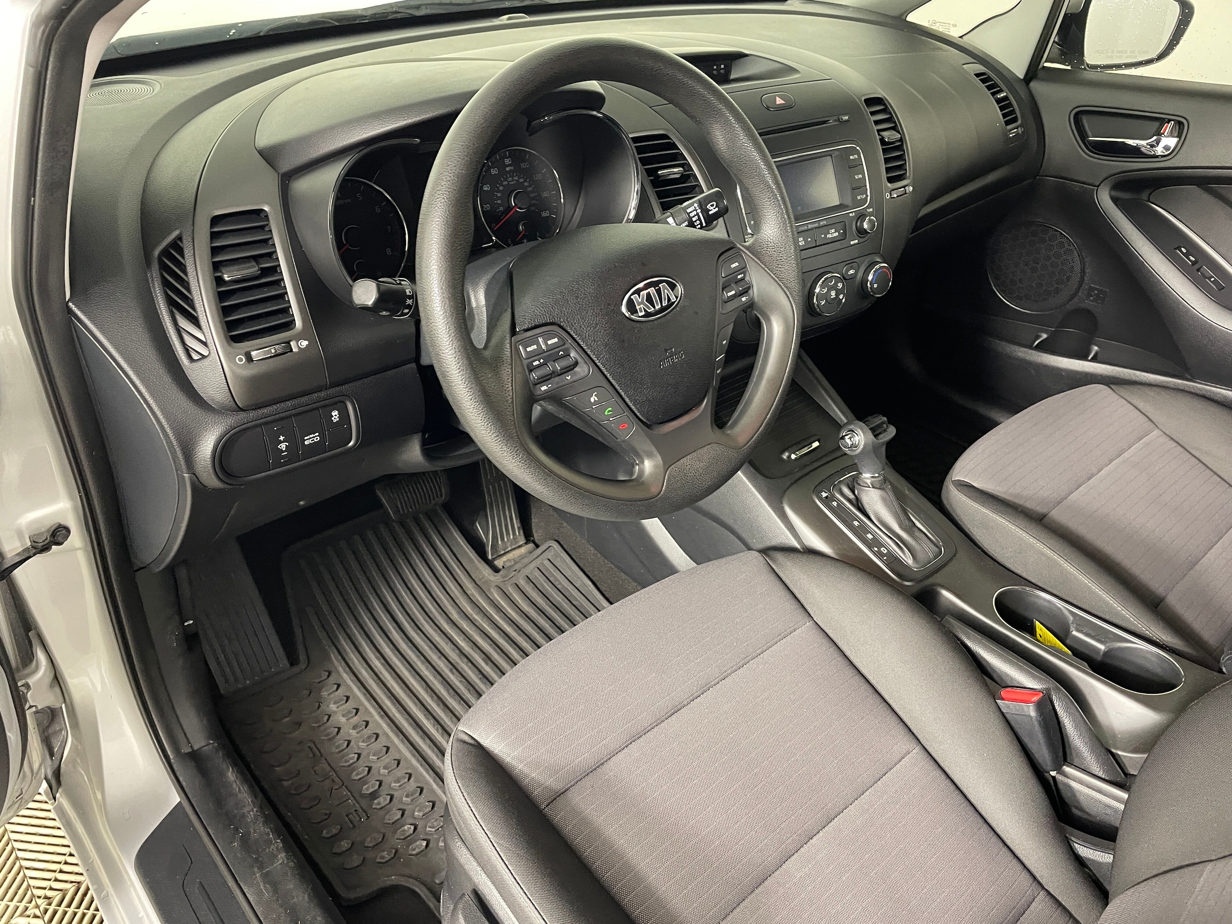 2016 Kia Forte LX FWD photo 3