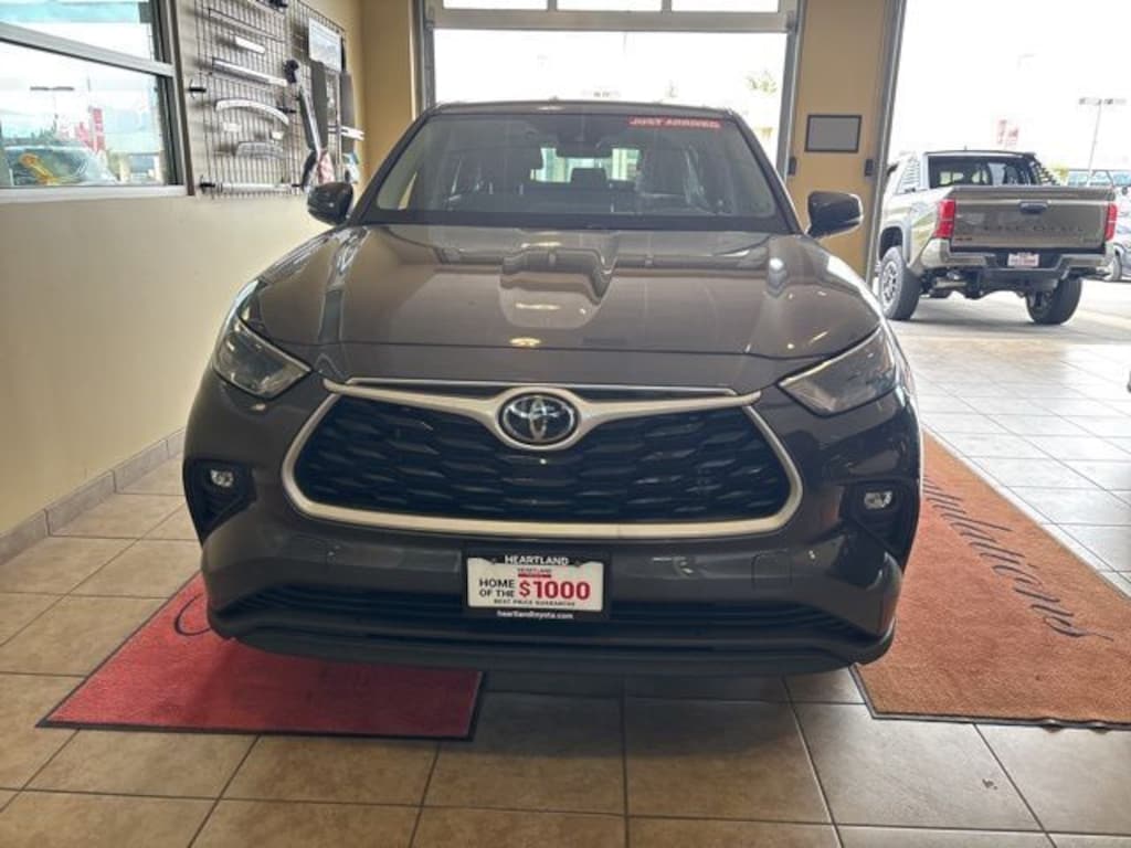 Used 2023 Toyota Highlander SUV