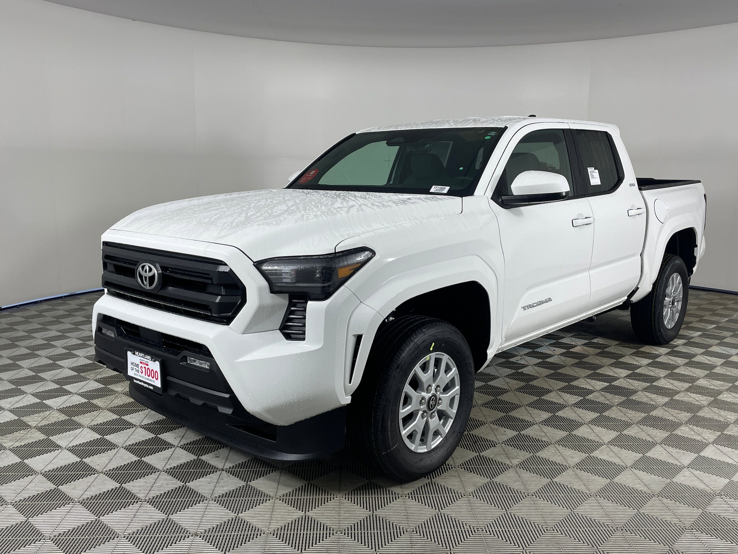 2025 Toyota Tacoma SR5's photo