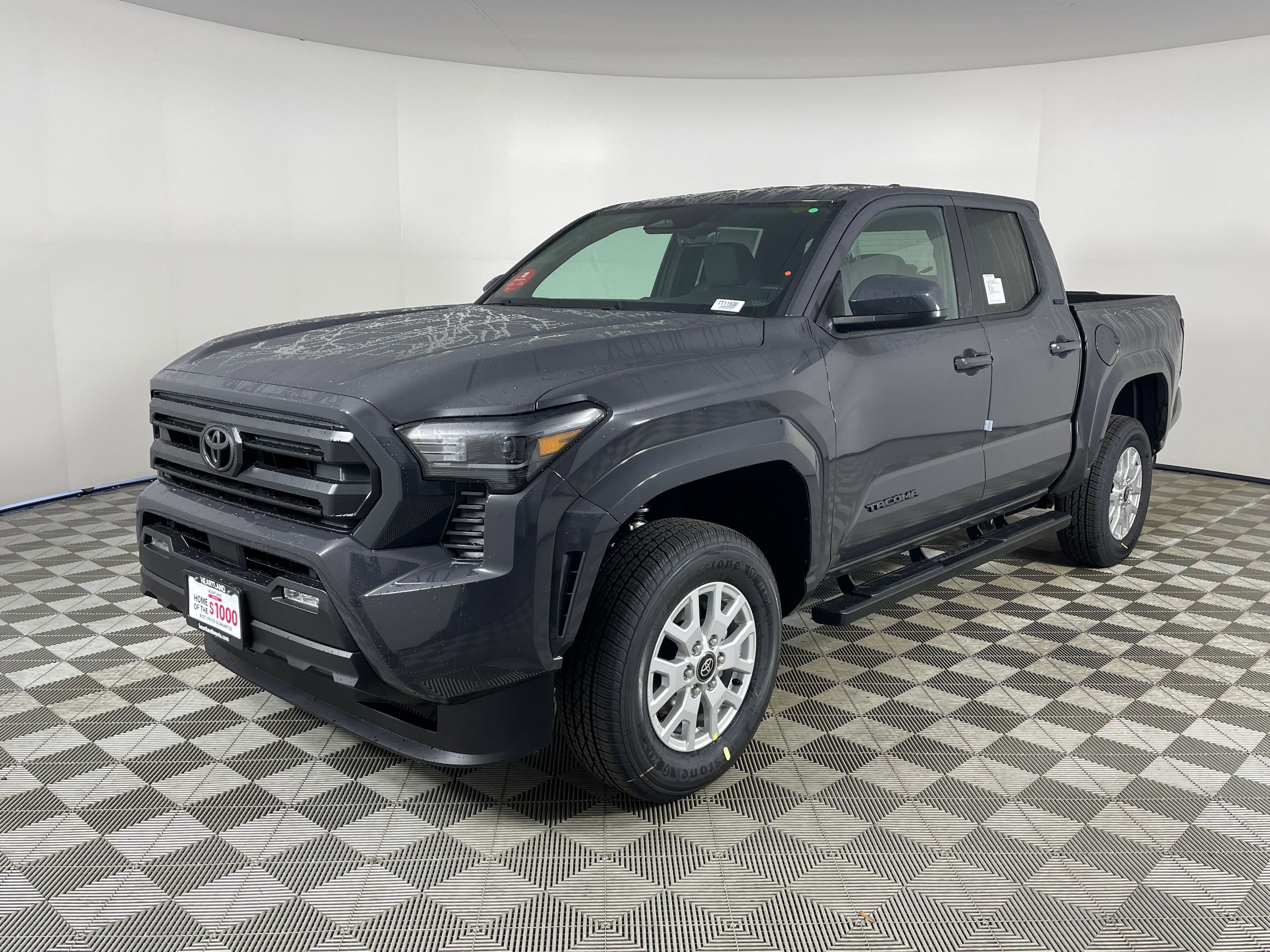 2025 Toyota Tacoma SR5's photo