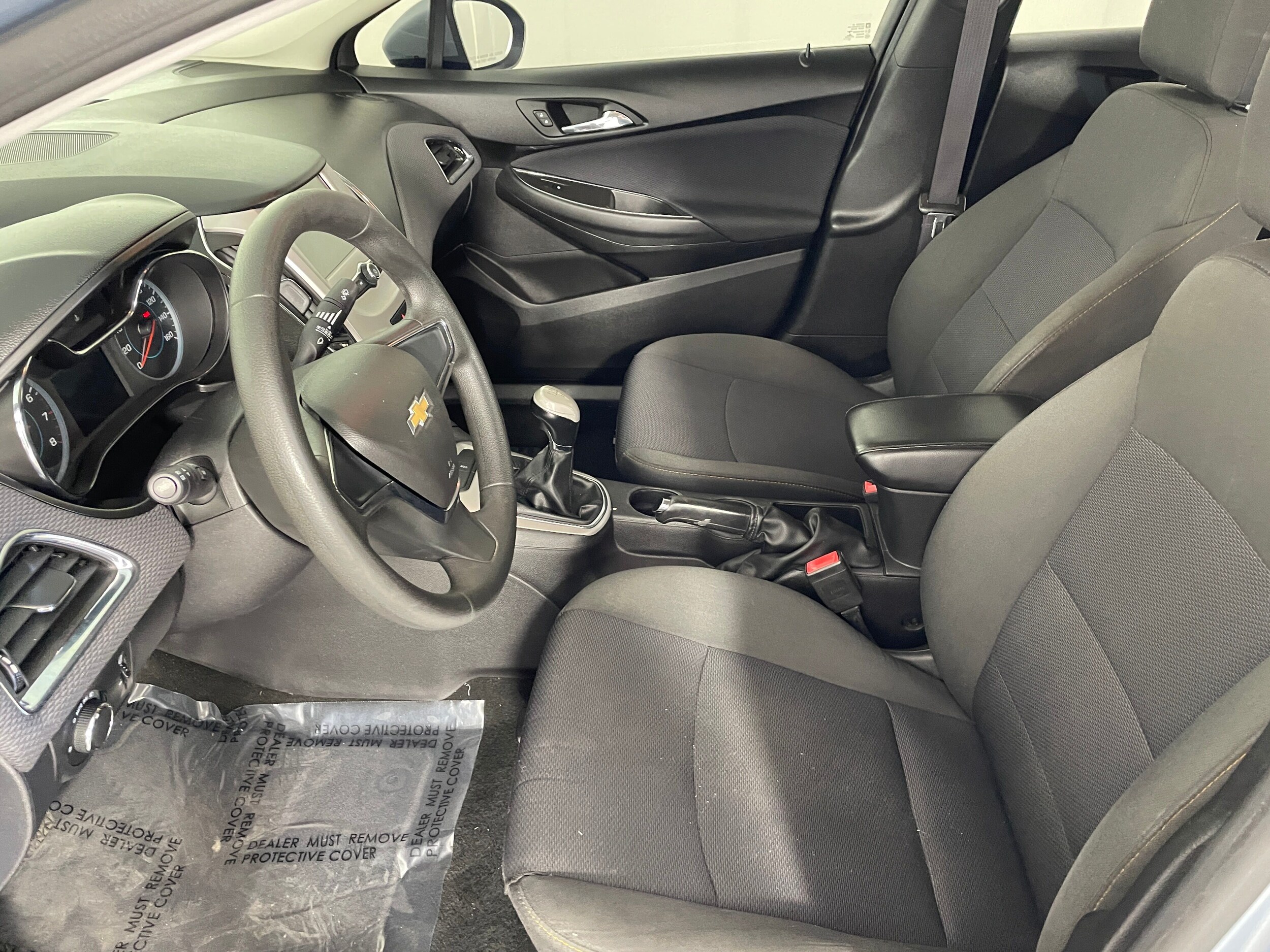 2017 Chevrolet Cruze LS photo 2