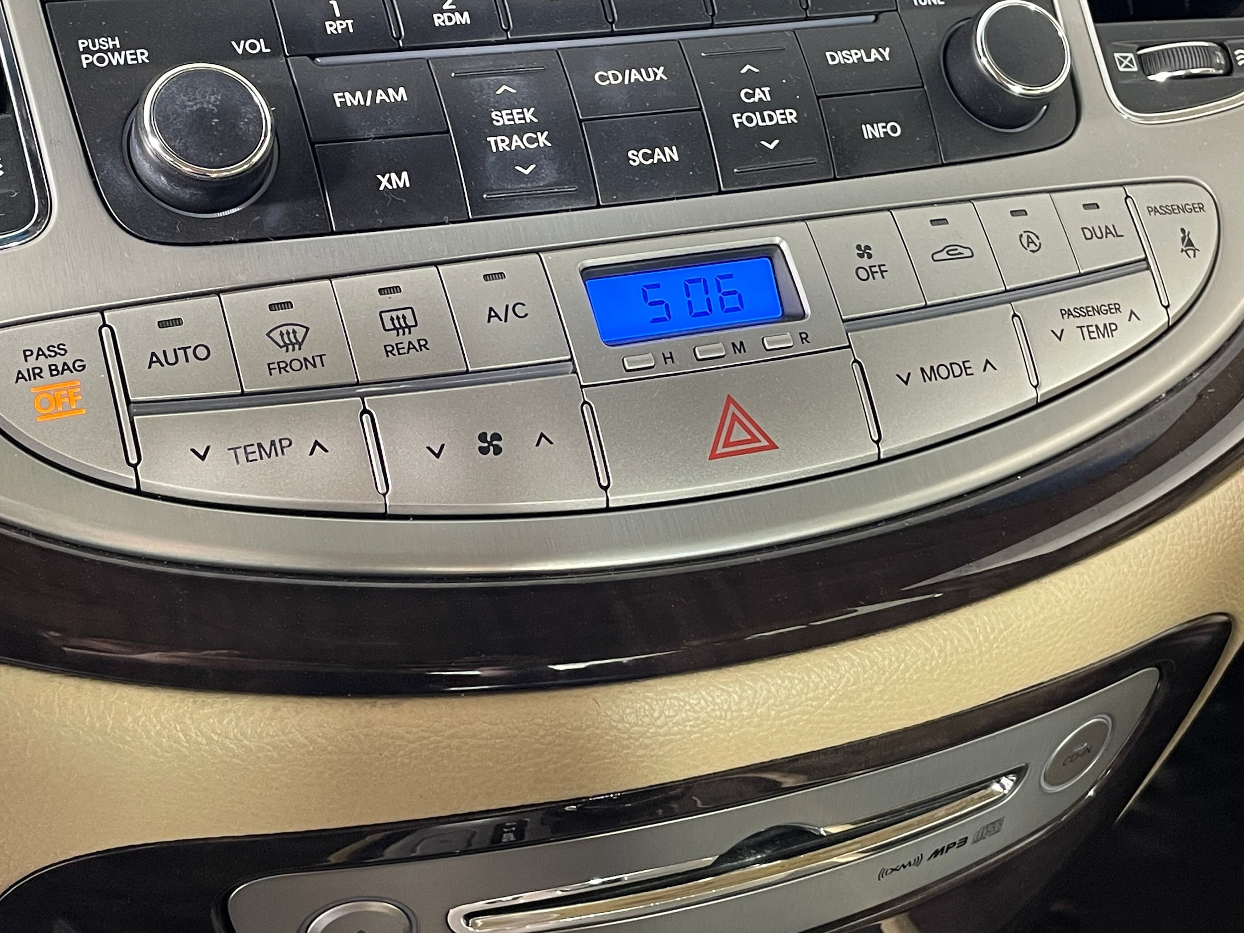 2010 Hyundai Genesis 3.8 photo 3