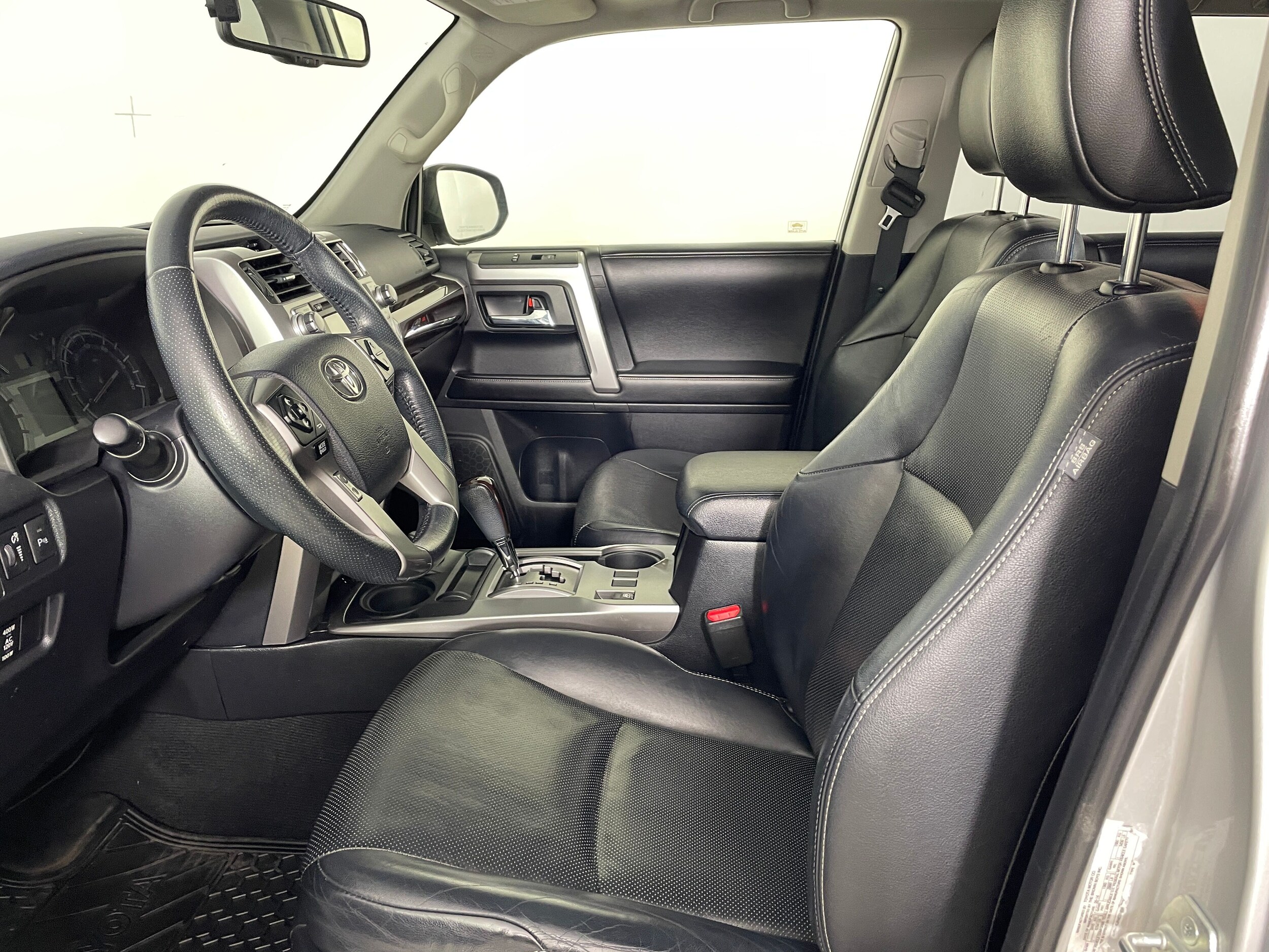 2014 Toyota 4Runner SR5 photo 2