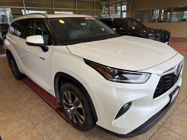 2021 Toyota Highlander Hybrid XLE photo 4