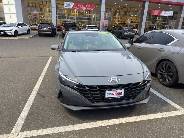 2022 Hyundai Elantra Limited photo 2