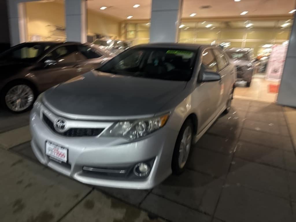 Used 2013 Toyota Camry SE Sedan