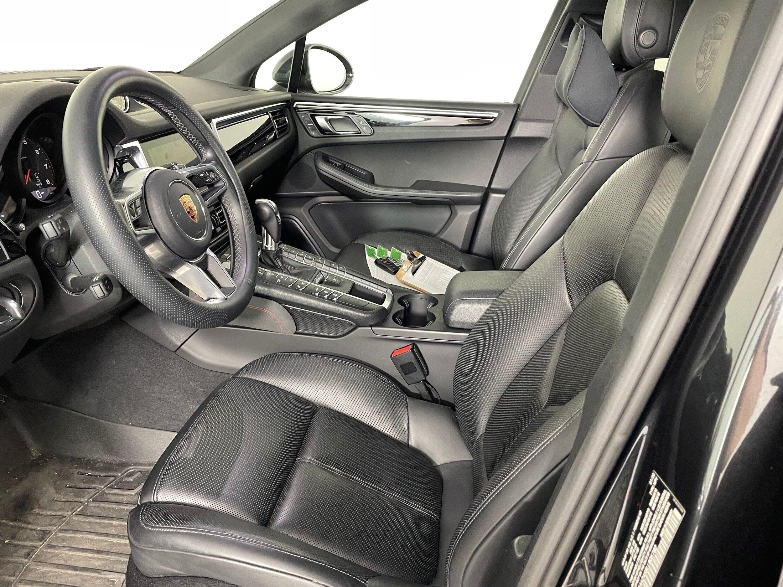 2020 Porsche Macan photo 2
