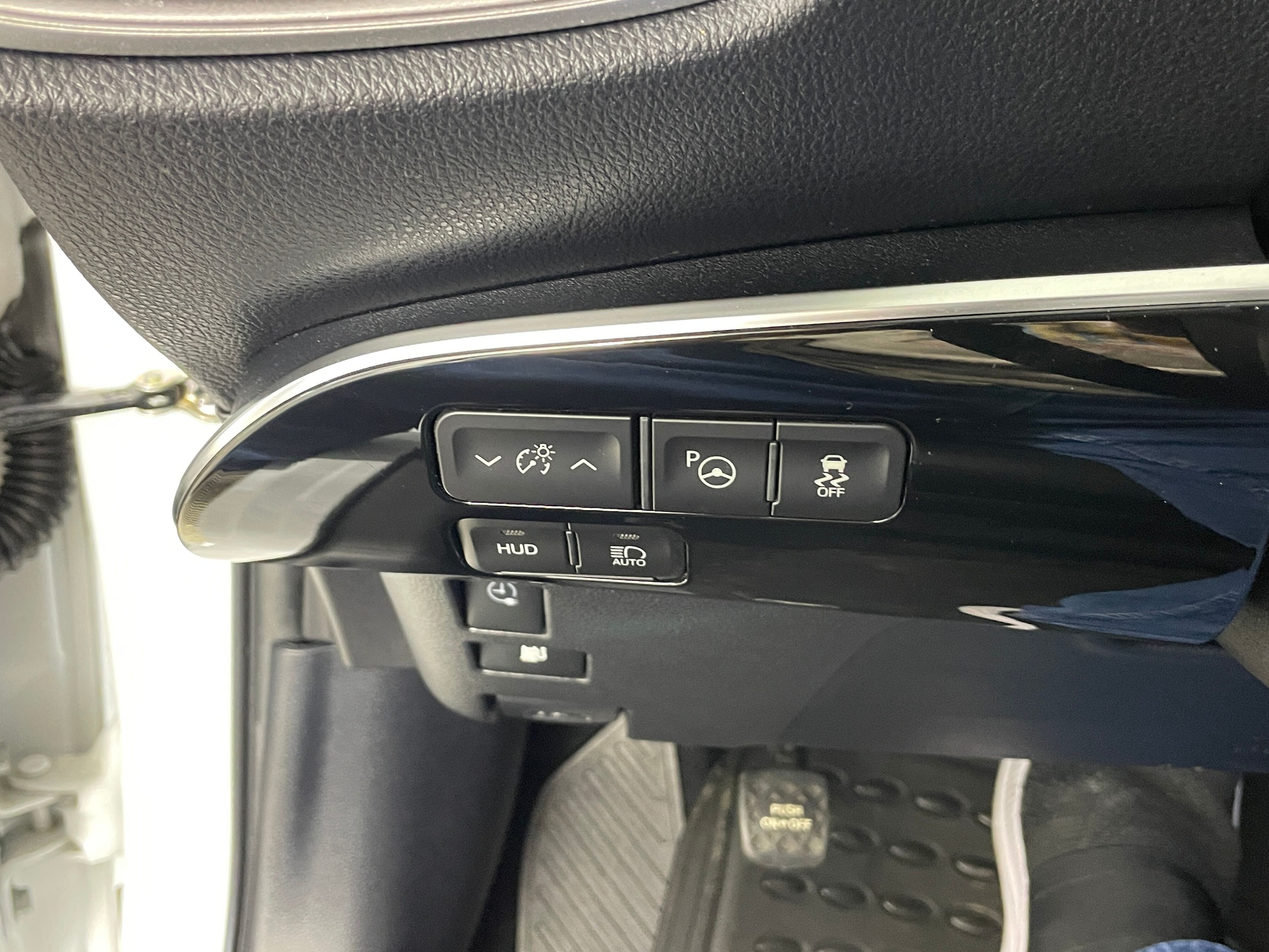 2021 Toyota Prius Prime Limited - Photo 10