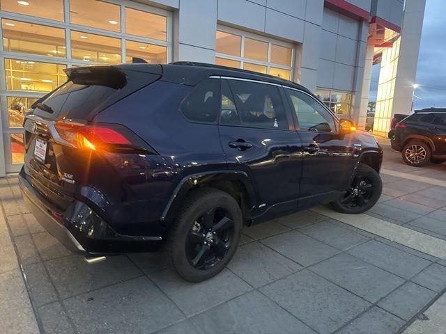 2020 Toyota RAV4 Hybrid XSE photo 4