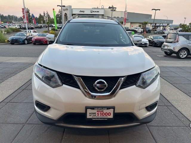 2016 Nissan Rogue SV photo 2