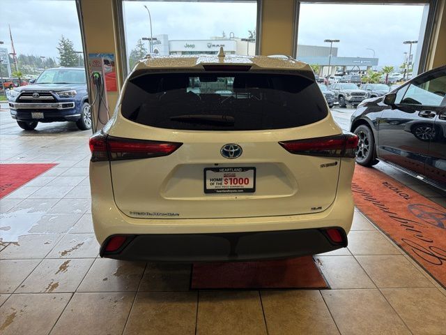 2021 Toyota Highlander Hybrid XLE photo 2