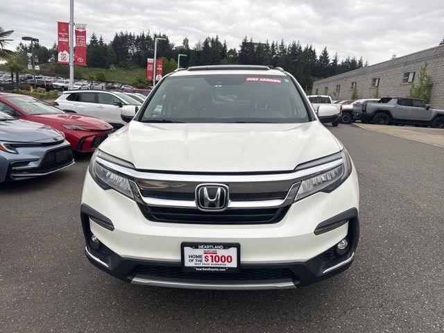 2019 Honda Pilot Touring 8-Passenger AWD photo 2