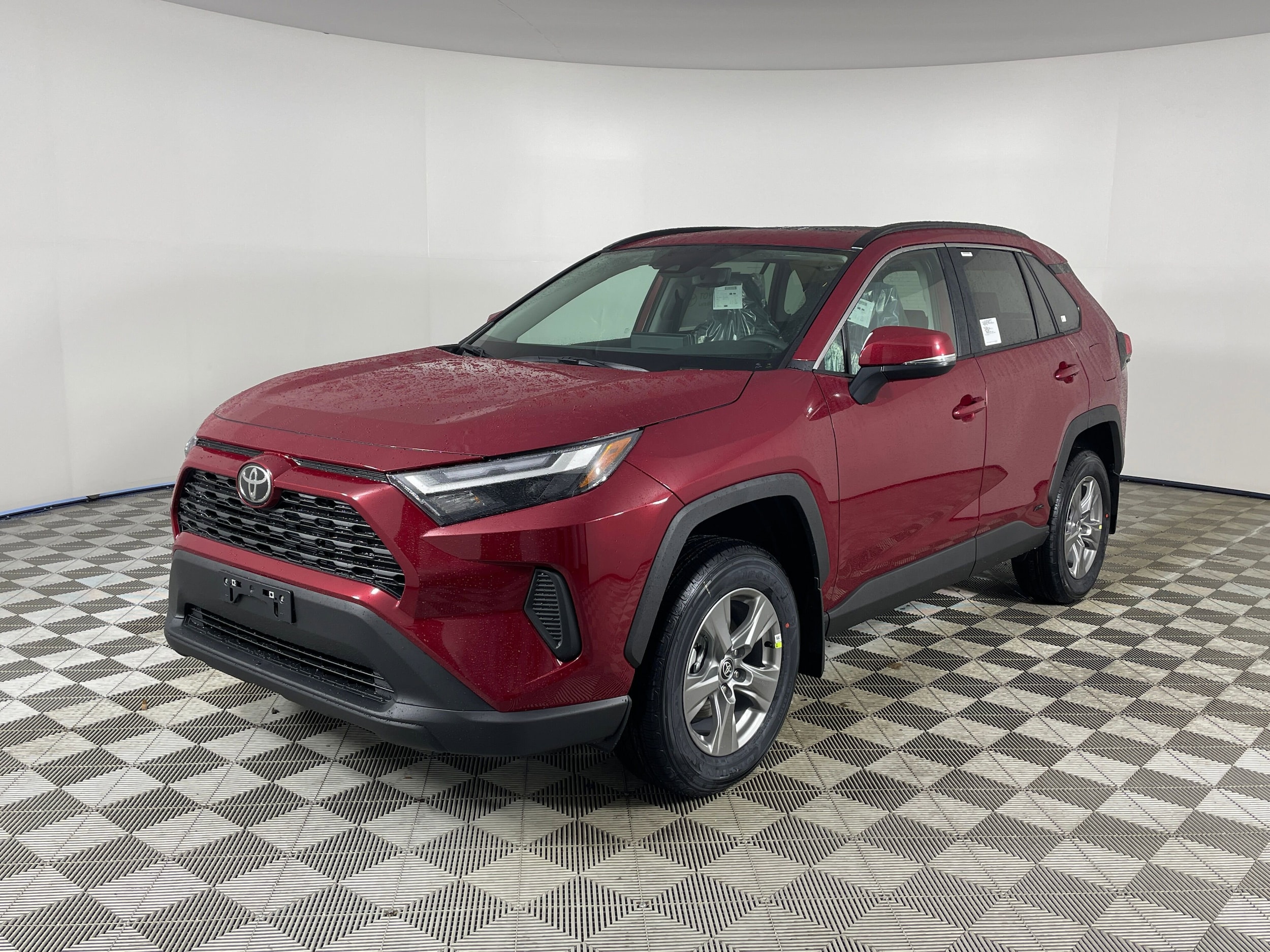 2025 Toyota RAV4 XLE's photo