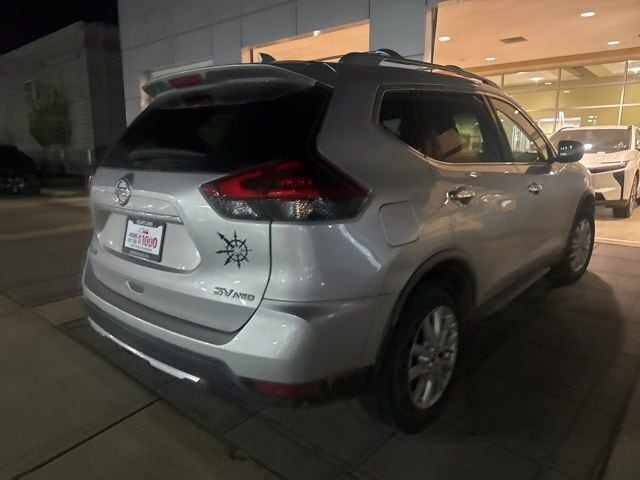 2018 Nissan Rogue SV photo 6