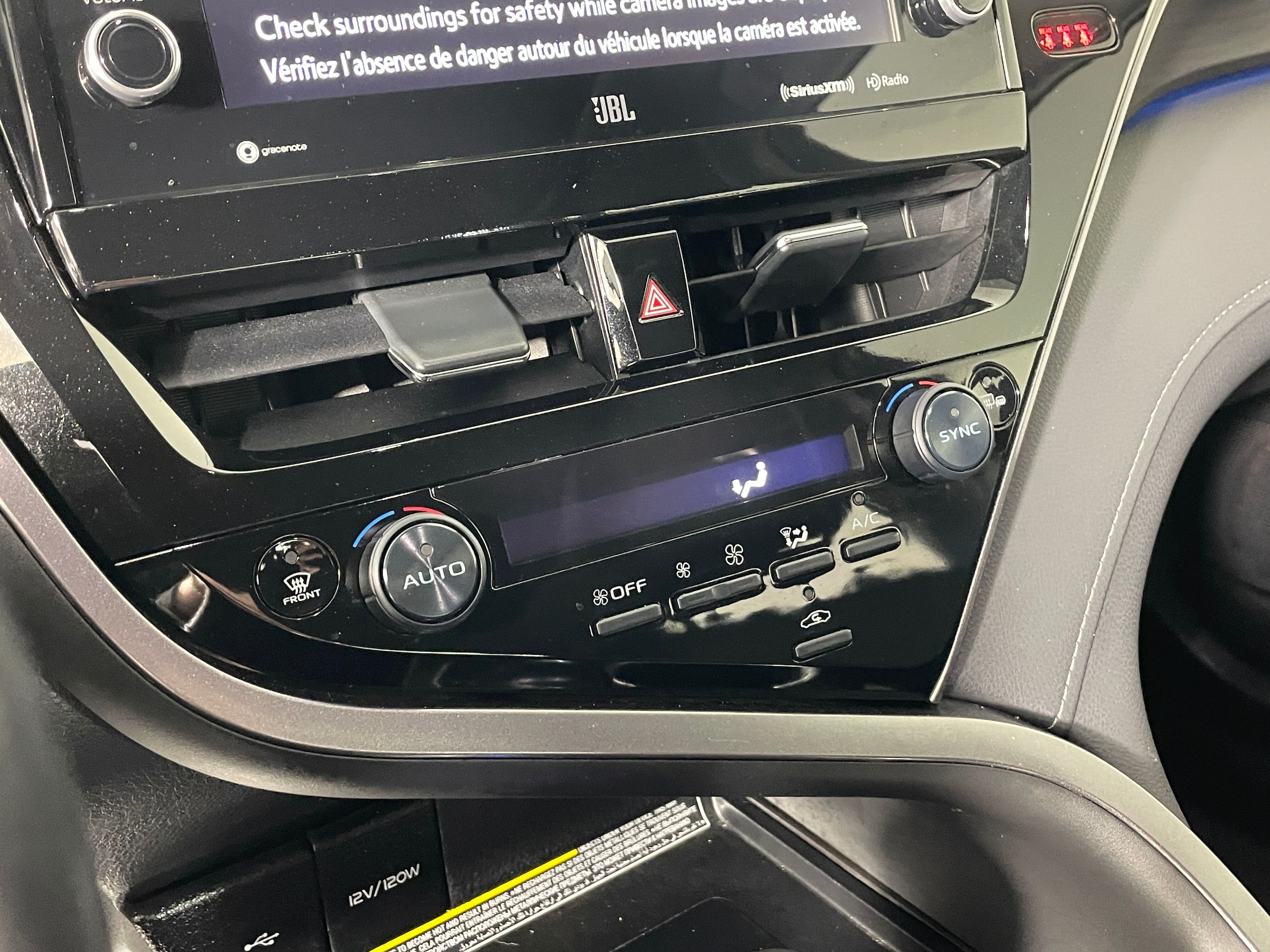 2021 Toyota Camry XLE photo 3