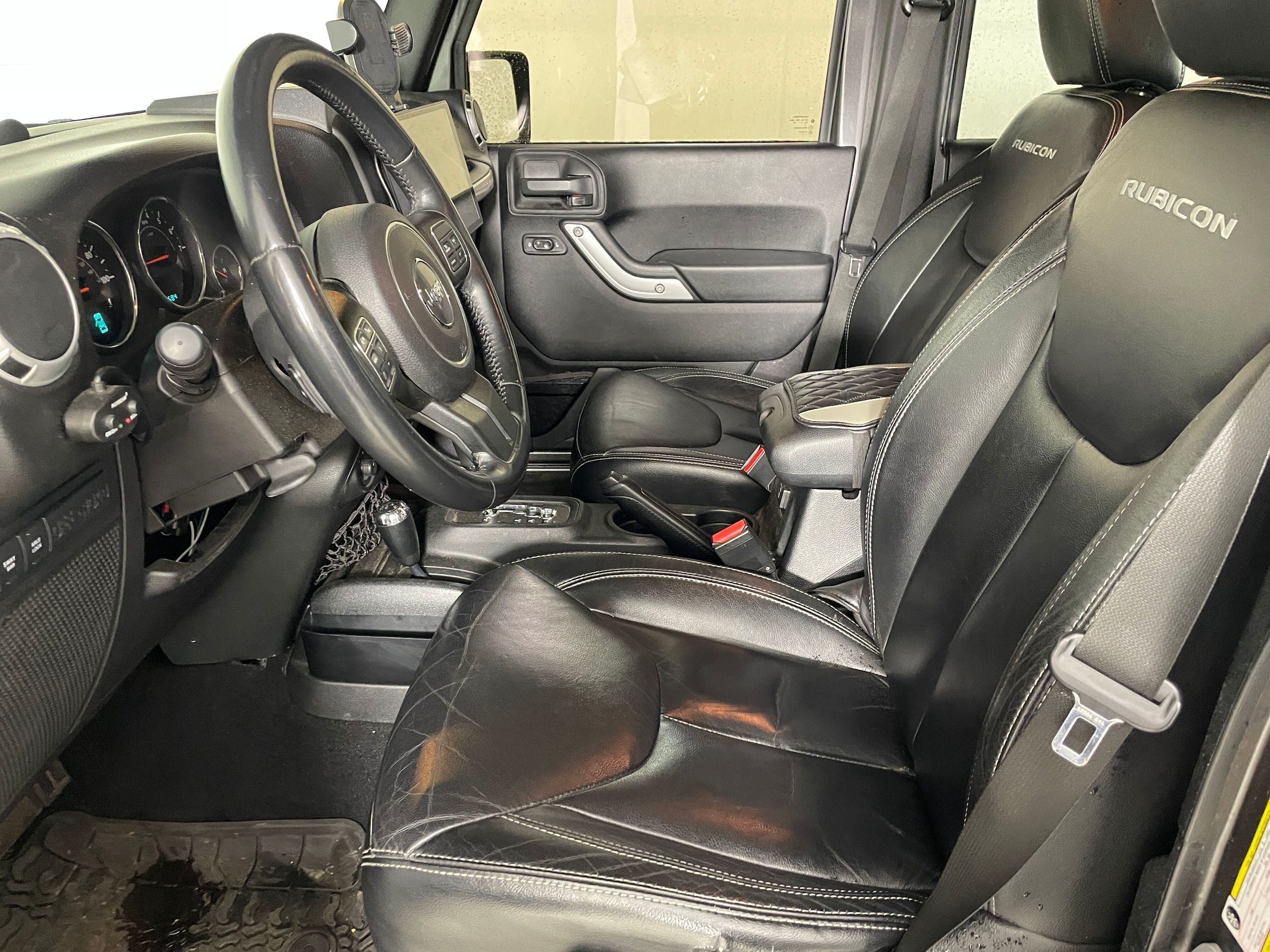 2014 Jeep Wrangler Unlimited Rubicon 4x4 photo 2