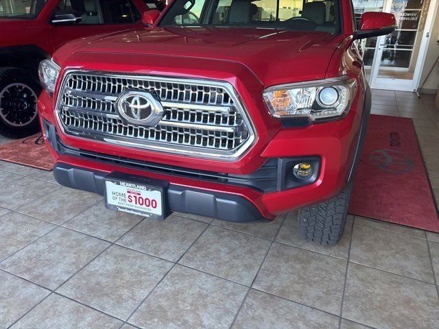 2016 Toyota Tacoma TRD V6 photo 2