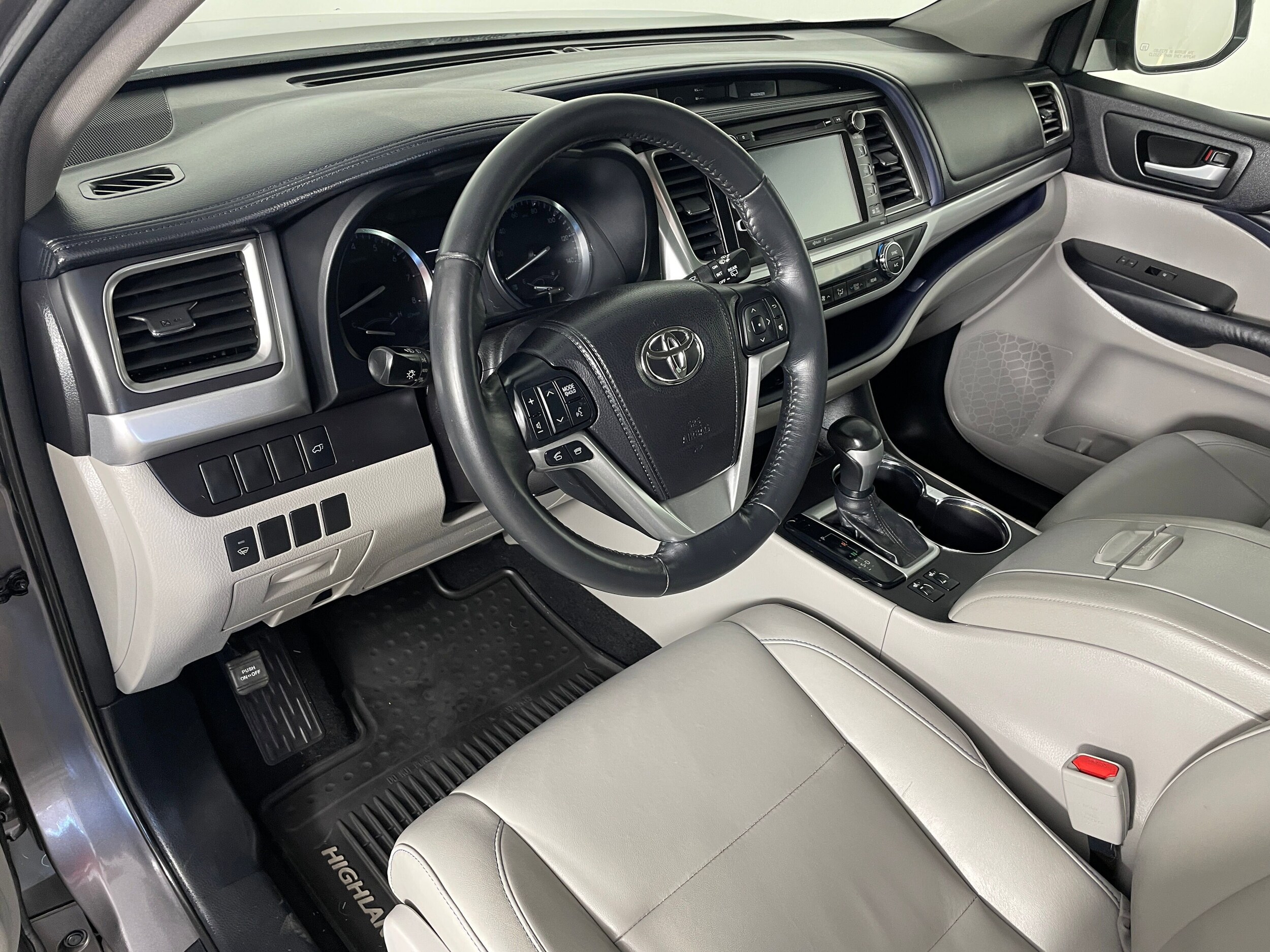 2015 Toyota Highlander XLE photo 2