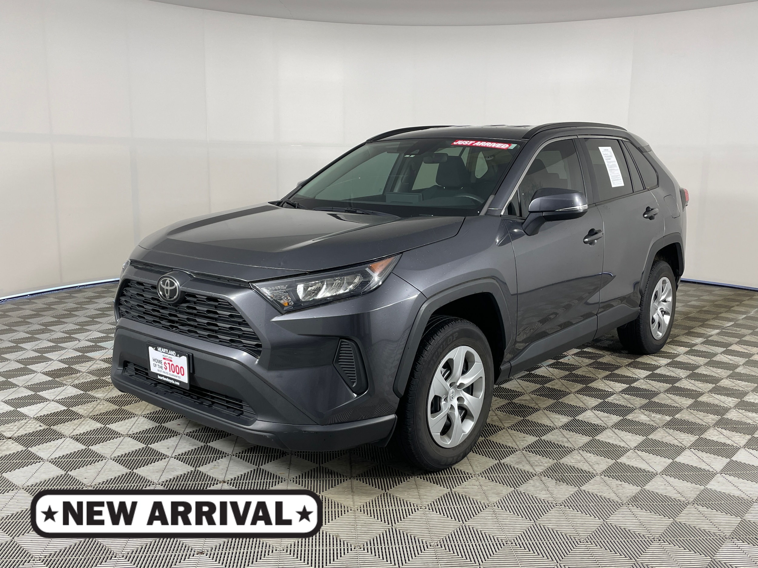 2021 Toyota RAV4 LE AWD's photo