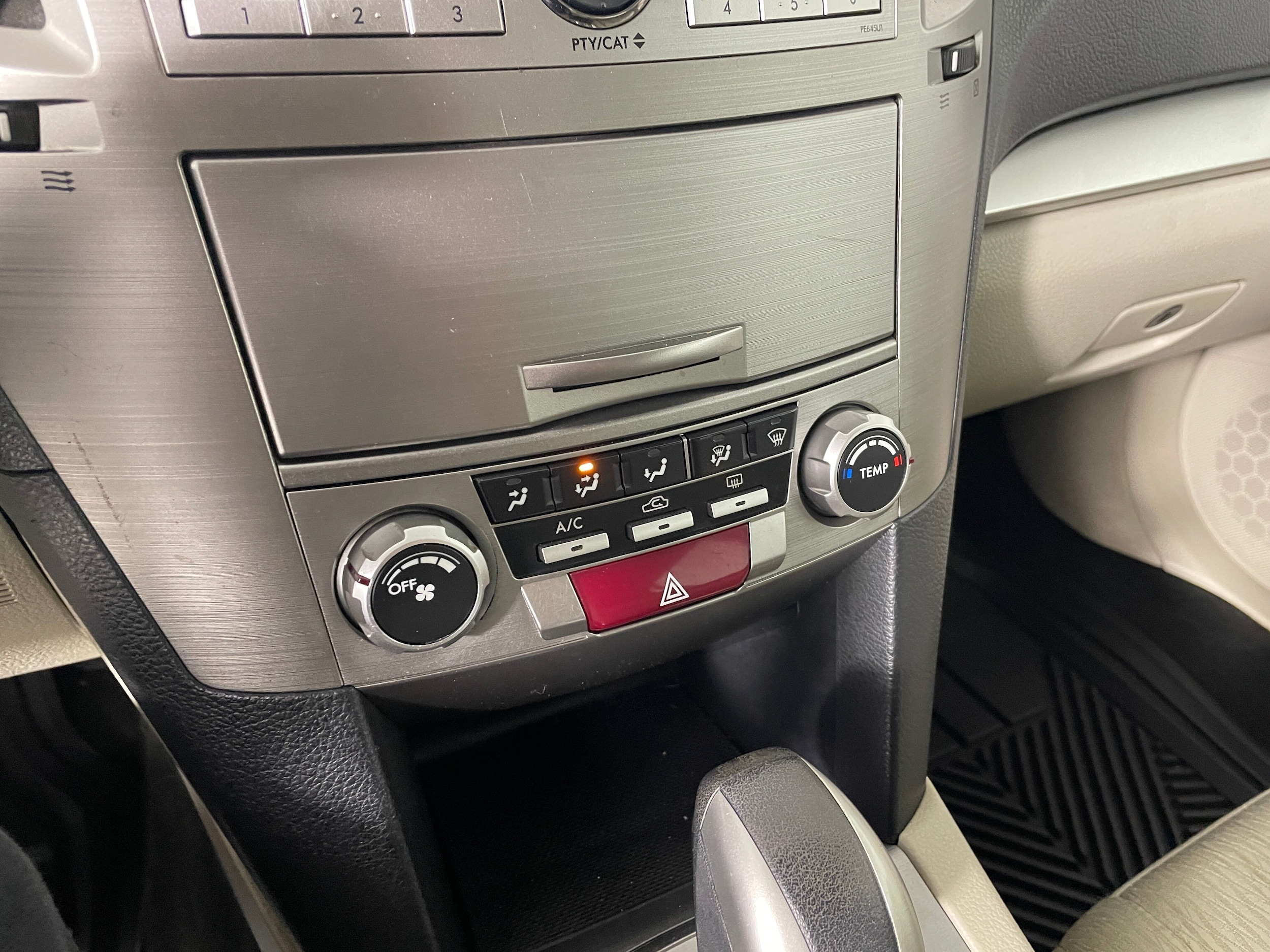 2011 Subaru Outback 2.5i Premium (CVT) photo 5