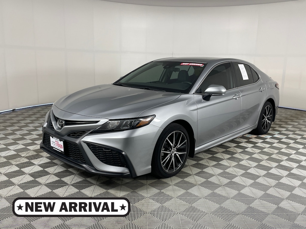 Used 2022 Toyota Camry SE Sedan
