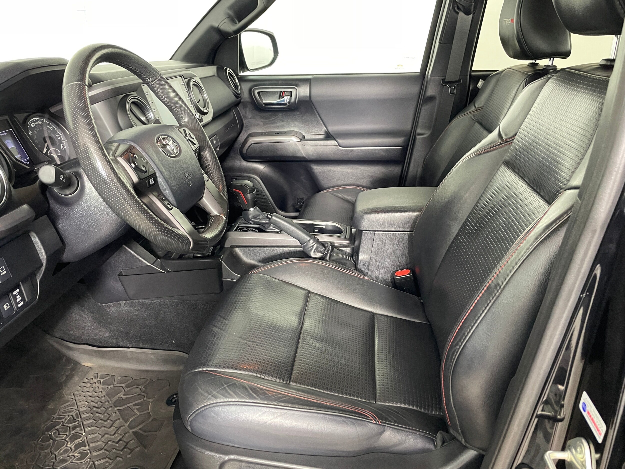 2020 Toyota Tacoma TRD Pro V6 photo 2