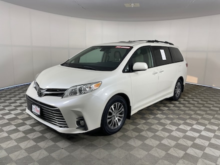 2020 Toyota Sienna XLE 8 Passenger Van